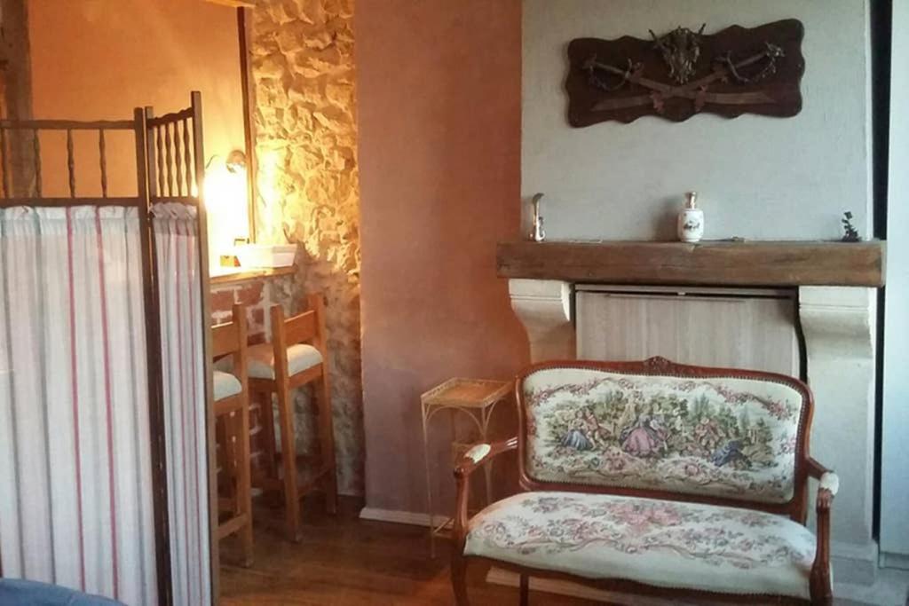 Charming Old Style Apartment องเฟลอร์ ภายนอก รูปภาพ